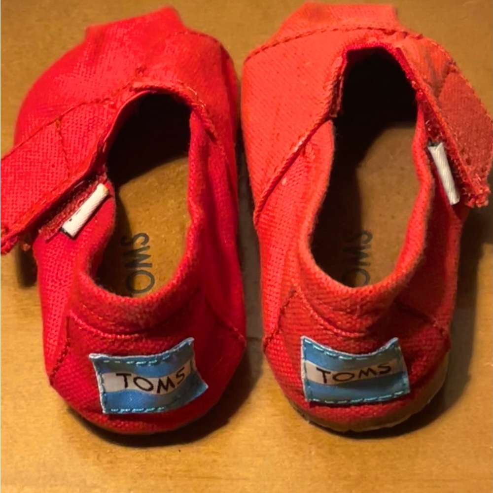 Toms Red Canvas Infant Shoes size 5